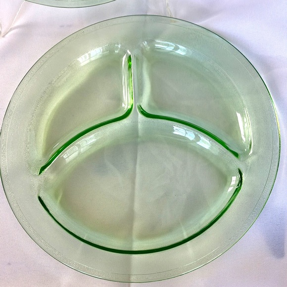 Vintage Depression Green Uranium Divided Plates, Set of 2 - Picture 2 of 6